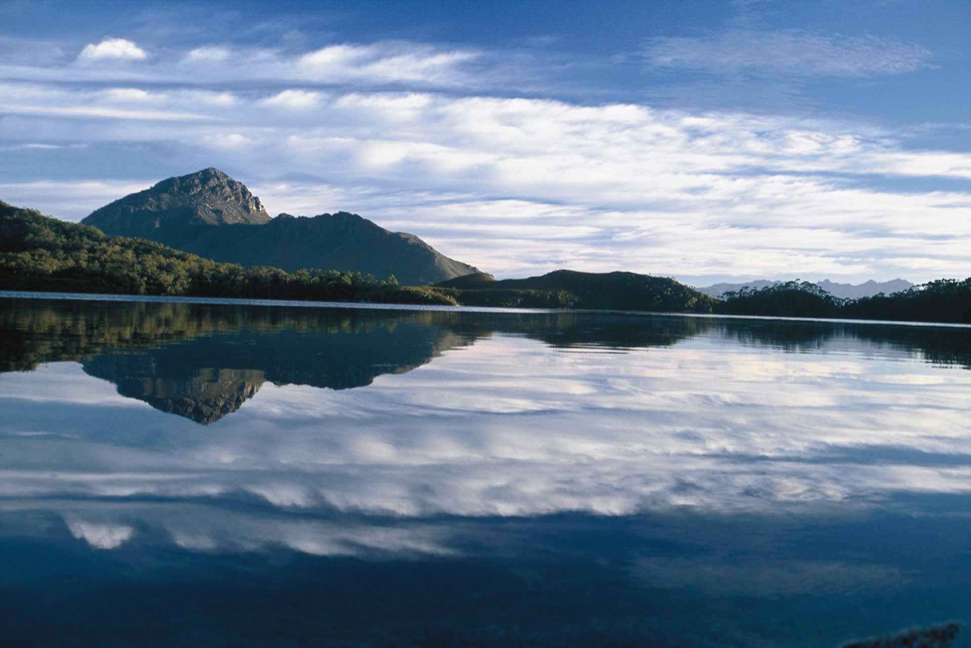 Mount Rugby, Tasmanien, Berg, Wasser, Himmel, blau, weiss
