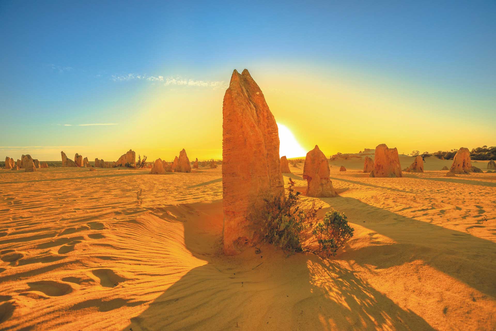 Pinnacles im Nambung Nationalpark, Felsformationen, Sand,Stein, Sonne, Himmel, blau, Westaustralien